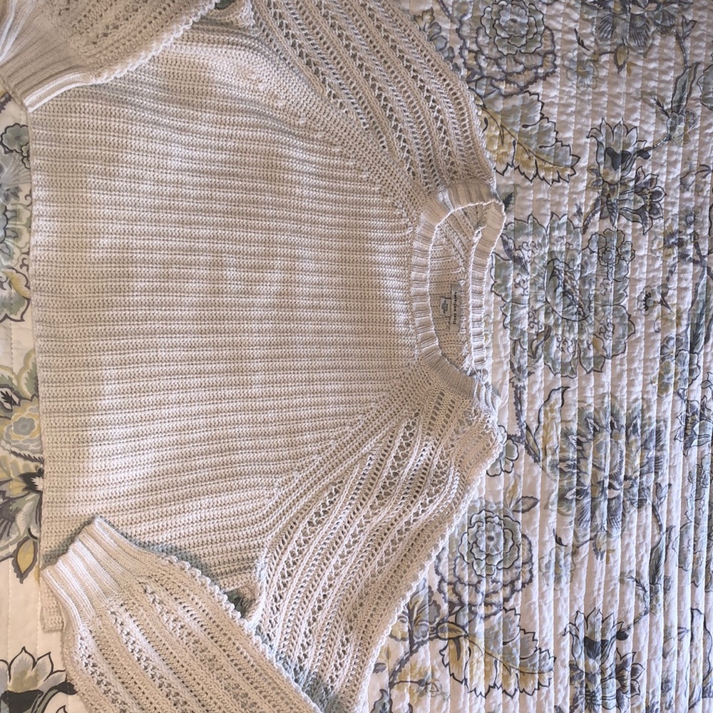American Eagle Sweater, size small, color white.